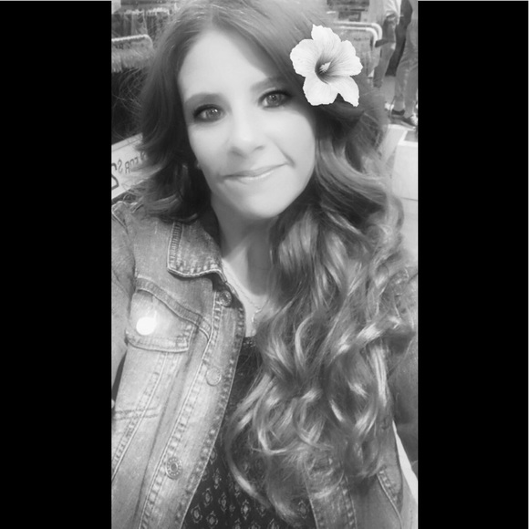 Meet your Posher, Heather - Picture 1 of 1